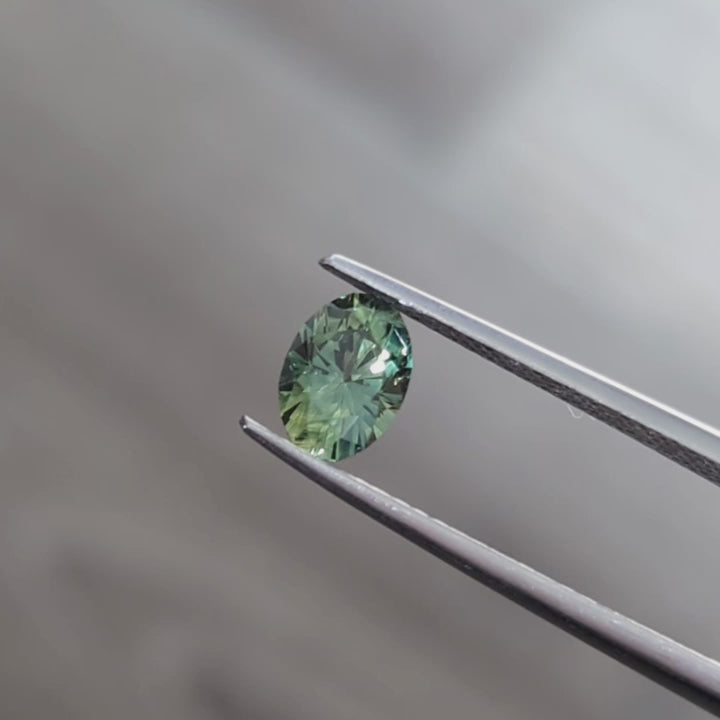 AU0130 green australian sapphire oval