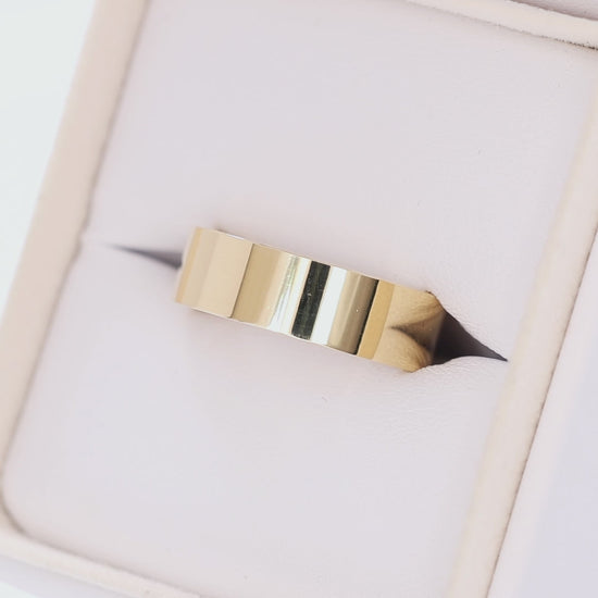 finnick flat wedding band in yellow gold