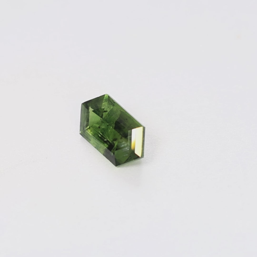 AU0127 1.13ct green-yellow dutch marquise australian sapphire