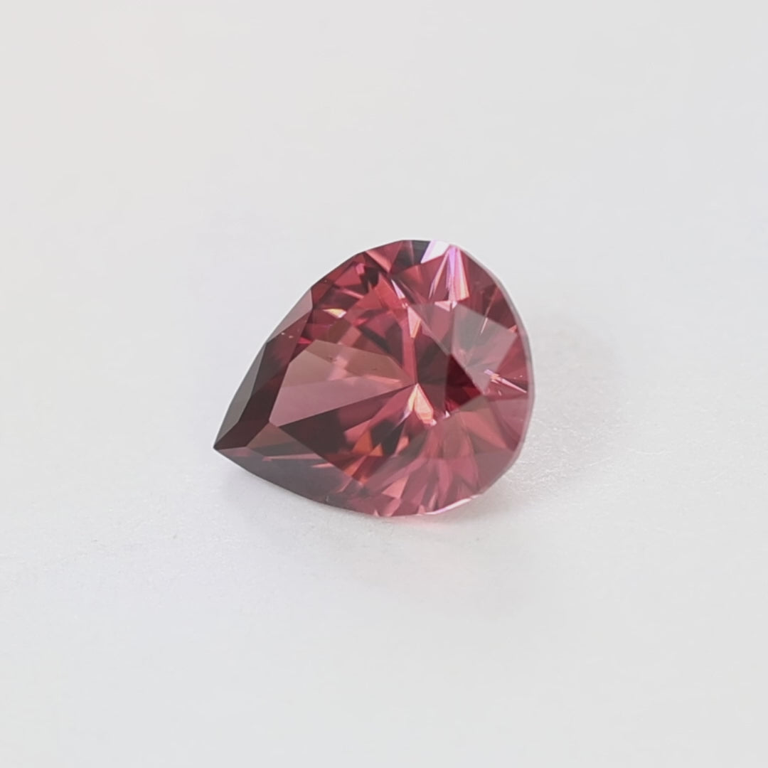 ZR0137 3.38ct eden pear dark pink zircon