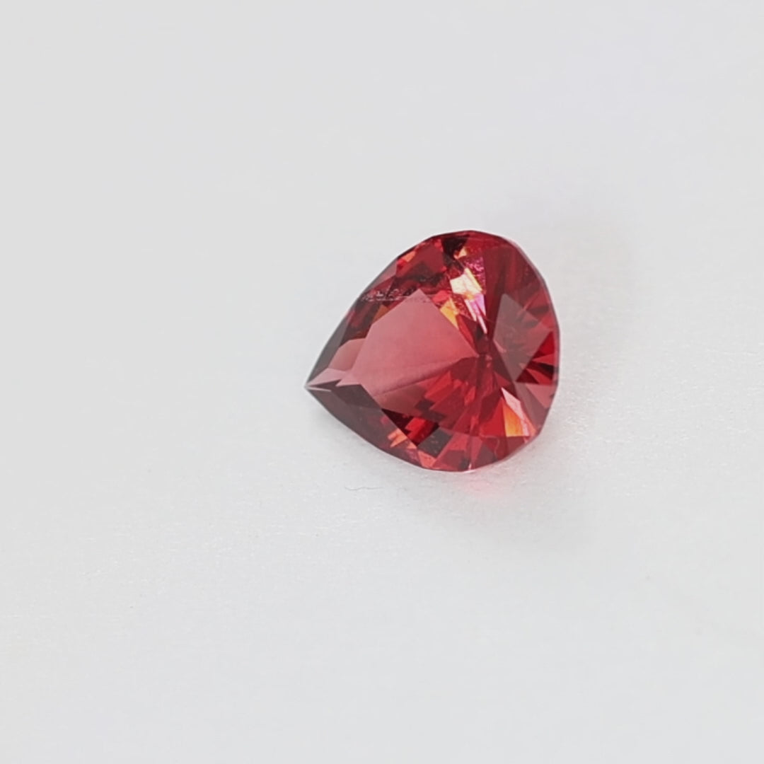 GR0108 1.35ct eden pear red malaya garnet