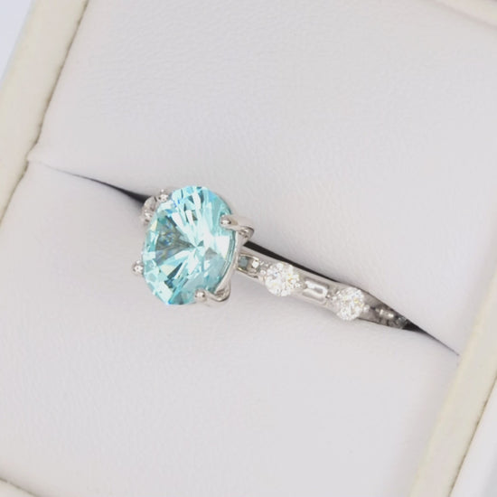 Nyla accented ring in white gold with oval blue-green lab gem