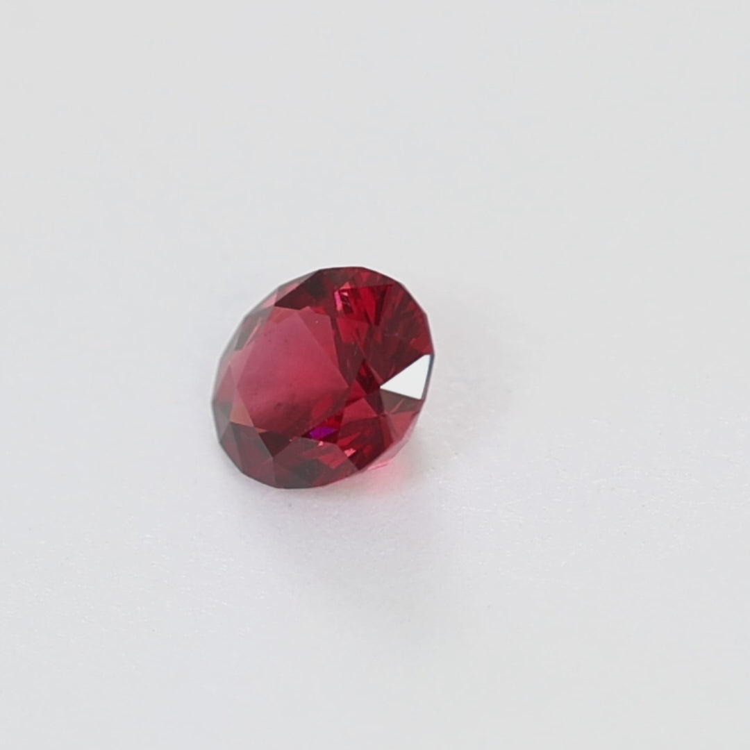 GR0115 1.53ct omni oval red malaya garnet