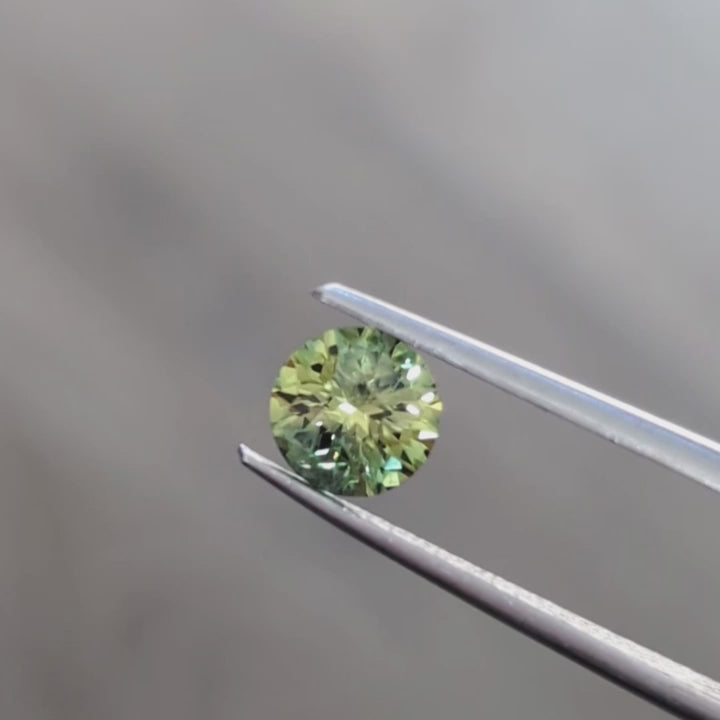 AU0123 green australian sapphire round
