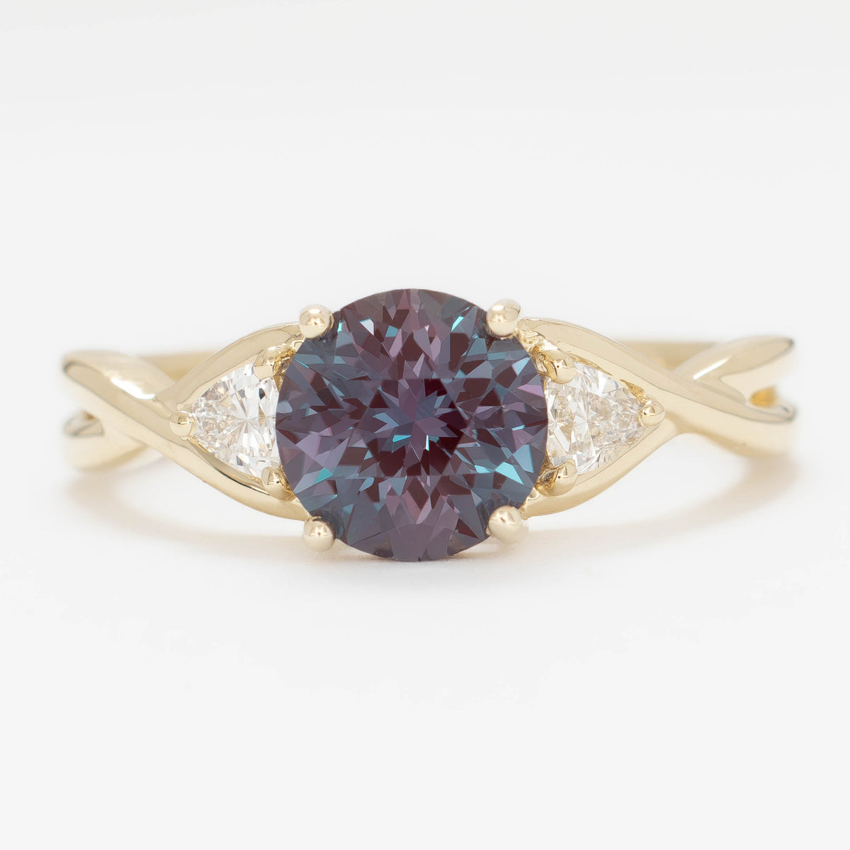 rosa three stone ring in yellow gold with round lab alexandrite