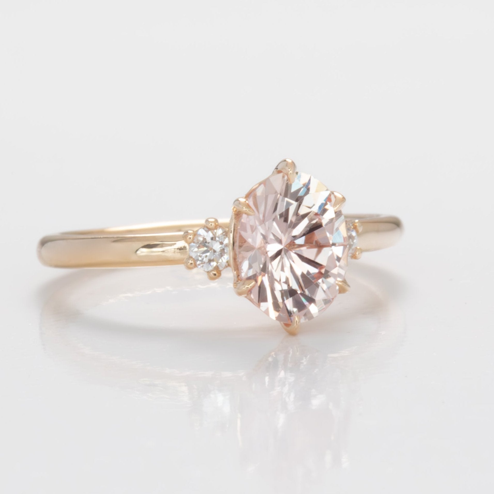 signy engagementring with oval peach lab sapphire